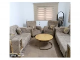 طقم كنب و طاوله وسط استعمال بسيط مع طاوله سفرا للبيع بسعر مناسب اتصال على الرقم