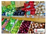 سوبرماركت و مخبز فرنسي و قسم خضار وفواكه