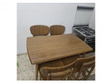 طاولة مع 4 كراسي
