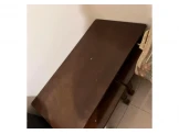 طاولة مع اربع سكملات