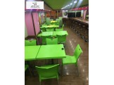طاولات وكراسي بحالة ممتزة